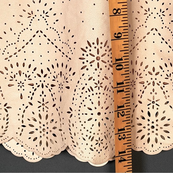 Forever 21 (Large) Laser-Cut Mini Skirt - 2000s Vintage - Picture 9 of 13